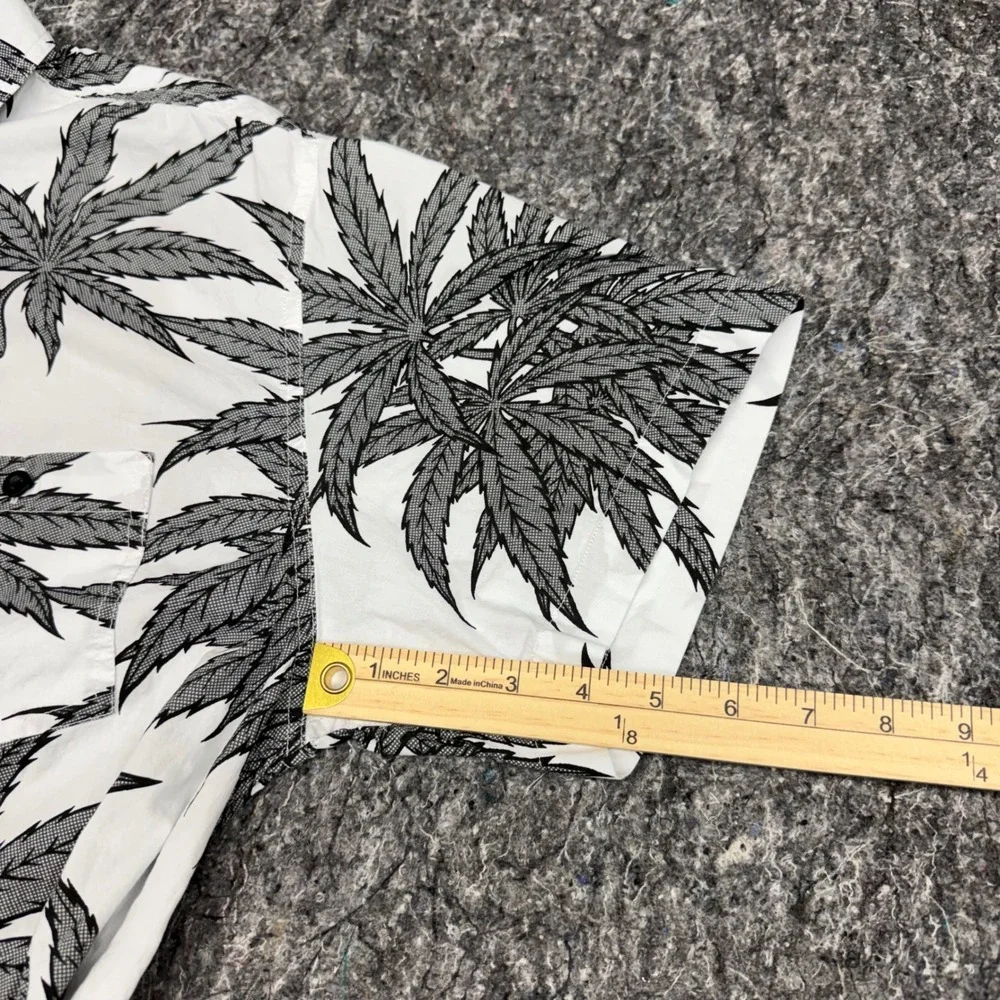 Eighty Eight Mens XL White‎ Black Pot Leaf Print Cotton Short Sleeve Button Down